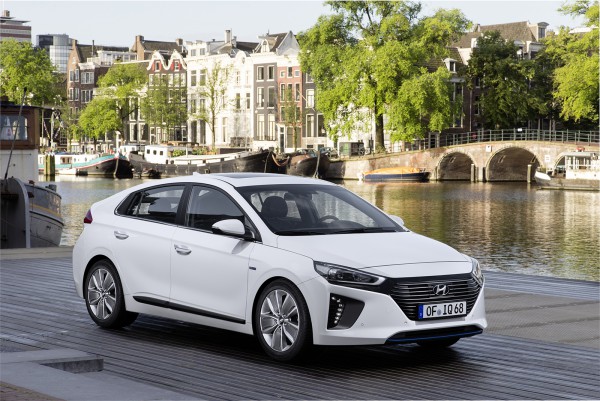 Hyundai IONIQ Hybrid (3)